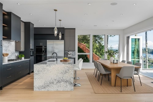 2464 Tryon Rd, North Saanich, BC 