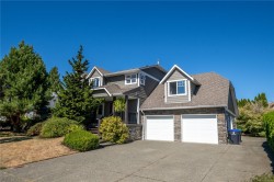 2400 Stirling Cres  Courtenay, BC V9N 9W6
