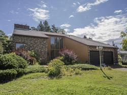 1702 Glenwood Crescent  Thunder Bay, ON P7K 1N3