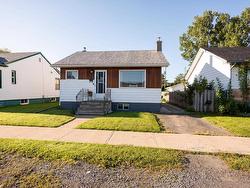 218 Christina Street E Thunder Bay, ON P7E 4N7