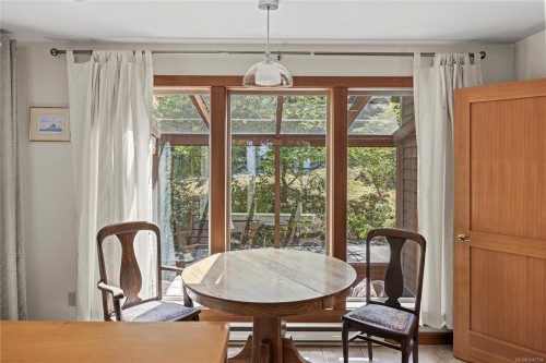 2185 Widgeon Rd, Qualicum Beach, BC 