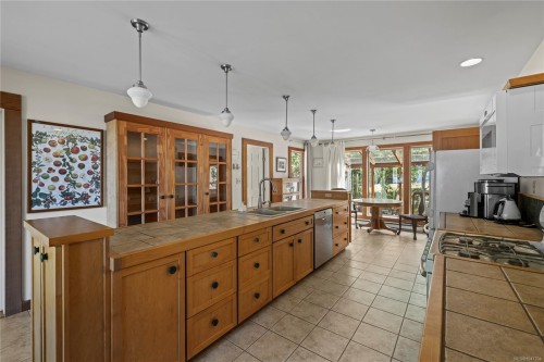 2185 Widgeon Rd, Qualicum Beach, BC 