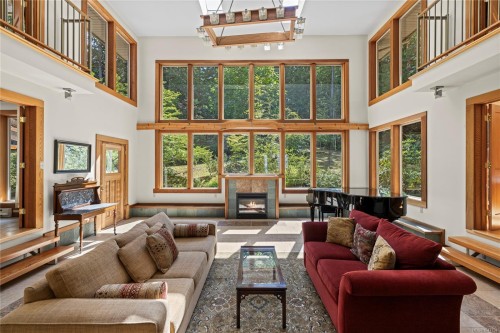 2185 Widgeon Rd, Qualicum Beach, BC 