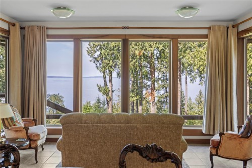 2185 Widgeon Rd, Qualicum Beach, BC 