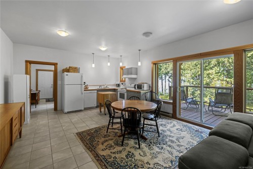 2185 Widgeon Rd, Qualicum Beach, BC 