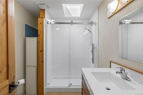 2185 Widgeon Rd, Qualicum Beach, BC 