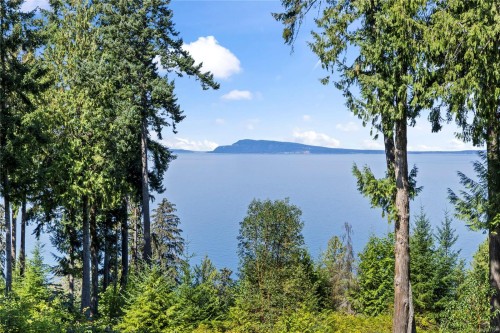 2185 Widgeon Rd, Qualicum Beach, BC 
