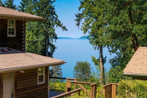 2185 Widgeon Rd, Qualicum Beach, BC 