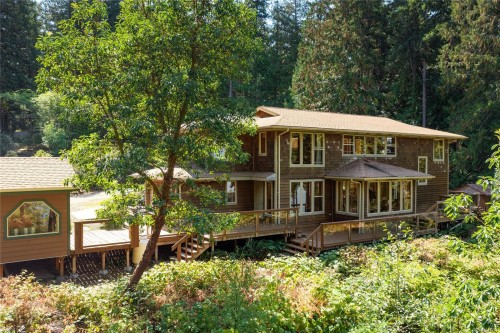 2185 Widgeon Rd, Qualicum Beach, BC 