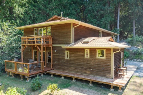 2185 Widgeon Rd, Qualicum Beach, BC 