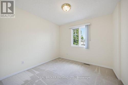 2000 Oakbrook Circle, Ottawa, ON 