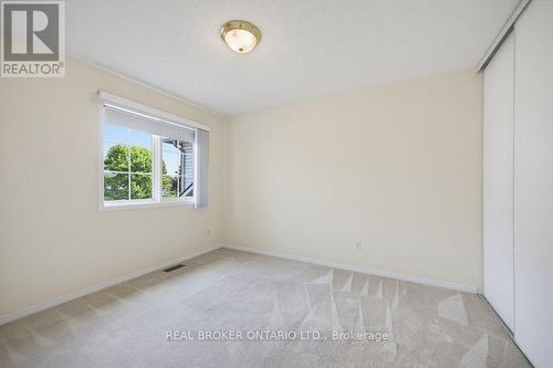 2000 Oakbrook Circle, Ottawa, ON 