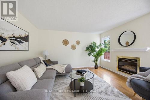 2000 Oakbrook Circle, Ottawa, ON 