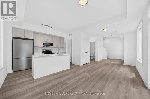 227 STARDUST PRIVATE , Ottawa, Ontario K1T 3W6 5