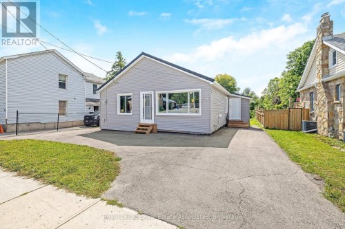 98 MAIN STREET N  Halton Hills, ON L7J 1W2