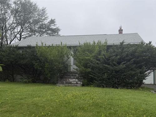 6 Lucien Drive  Dartmouth, NS B2W 2H8