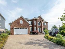 37 Worthington Place  Bedford, NS B4A 0C5