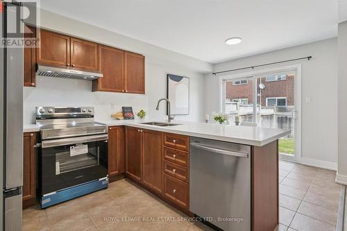 Kitchen - 937 Vickerman Way, Milton, ON 