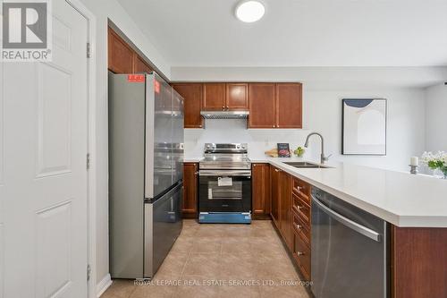 Kitchen - 937 Vickerman Way, Milton, ON 