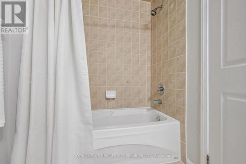 Full 4 pc Bathroom - 937 Vickerman Way, Milton, ON 