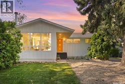22 Brown CRESCENT  Saskatoon, SK S7J 2R8