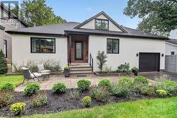 390 PRINCETON AVENUE  Ottawa, ON K2A 0M7