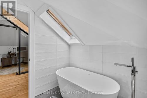 390 Princeton Avenue, Ottawa, ON 