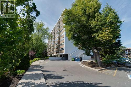 507 - 212 KERR STREET  Oakville, ON L6K 3B1