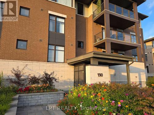 203 - 190 GUELPH PRIVATE , Ottawa, Ontario K2T 0C3 2