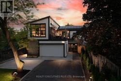 36 LAKEVIEW DRIVE Hamilton, ON L8E 4X2