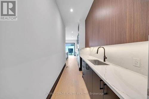 15 Deblyn Drive E, Toronto, ON 