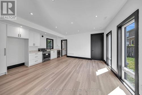 15 Deblyn Drive E, Toronto, ON 