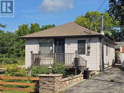 68 VALLEY ROAD  Whitchurch-Stouffville, ON L4A 7X3