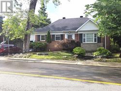 62 ROYAL YORK ROAD  Toronto, ON M8V 2T6