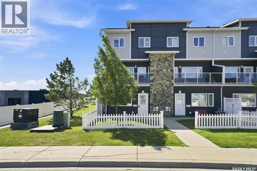 211 225 Hassard Close, Saskatoon, SK 