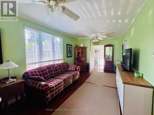 30 COLLEGE STREET , Halton Hills, Ontario L7G 2N7 4