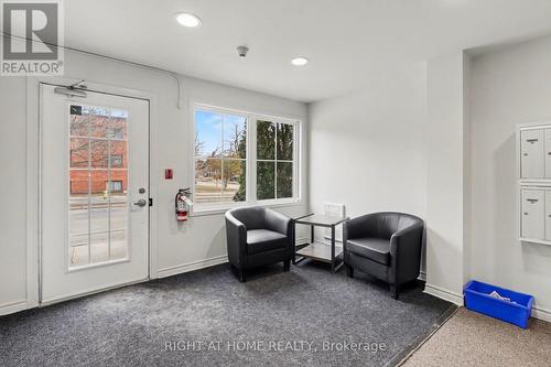 202 - 646 CUMMINGS AVENUE , Ottawa, Ontario K1K 2K6 5