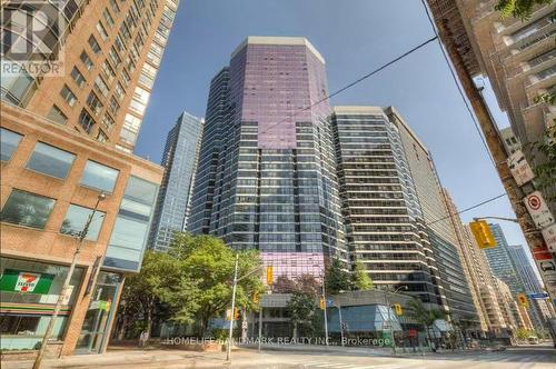 511 - 1001 BAY STREET  Toronto, ON M5S 3A6