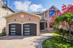 5 SILK COURT  Richmond Hill, ON L4B 4A4