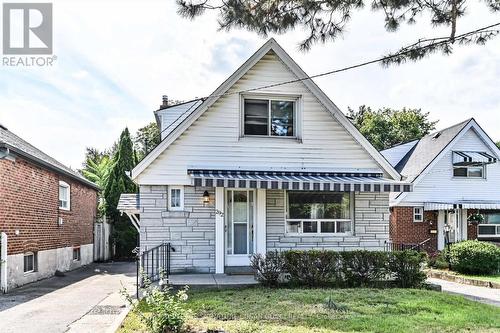 292 GLEBEMOUNT AVENUE  Toronto, ON M4C 3V3