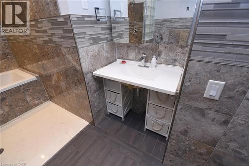 949 Upper Paradise Road, Hamilton, ON 