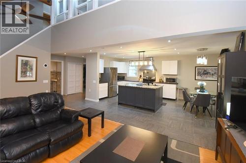949 Upper Paradise Road, Hamilton, ON 