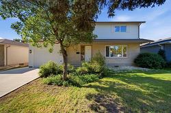 122 Costello Drive  Winnipeg, MB R2Y 1W1