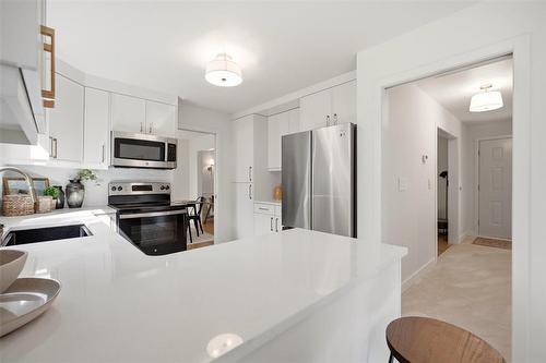 Breakfast nook - 122 Costello Drive, Winnipeg, MB 