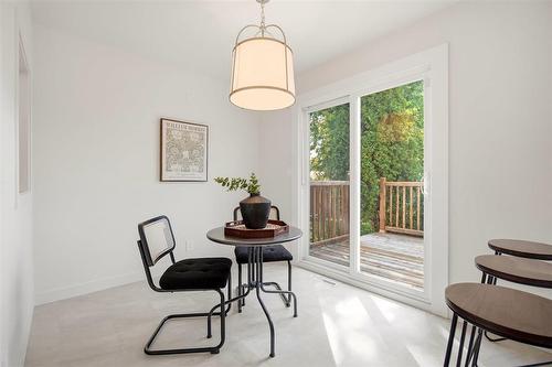 Breakfast nook - 122 Costello Drive, Winnipeg, MB 