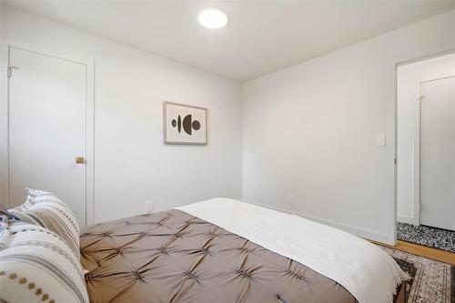 122 Costello Drive, Winnipeg, MB 