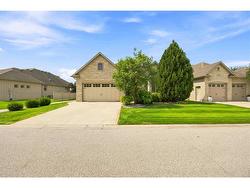 54-1017 MIKE WEIR Drive Sarnia, ON N0N 1C0