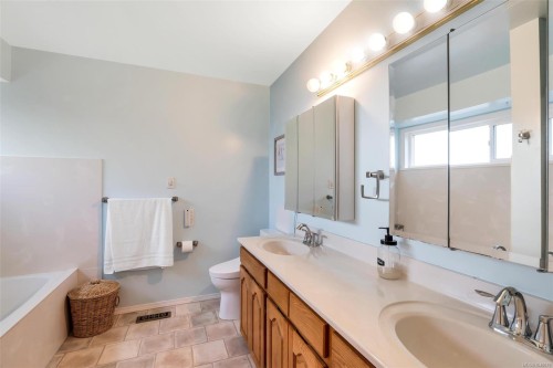 6111 Denali Dr, Duncan, BC 
