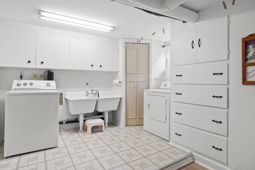 Laundry - 19 Rue Denis, Repentigny (Repentigny), QC 