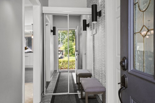Mud Room - 19 Rue Denis, Repentigny (Repentigny), QC 